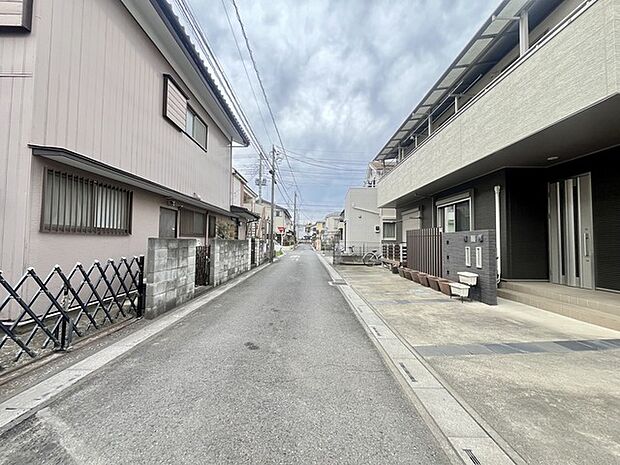 戸建てが立ち並ぶ静かな住宅街。四季折々の移り変わりを感じながら自然と楽しみ、暮らす、そんな毎日を日々の中で感じられる住環境