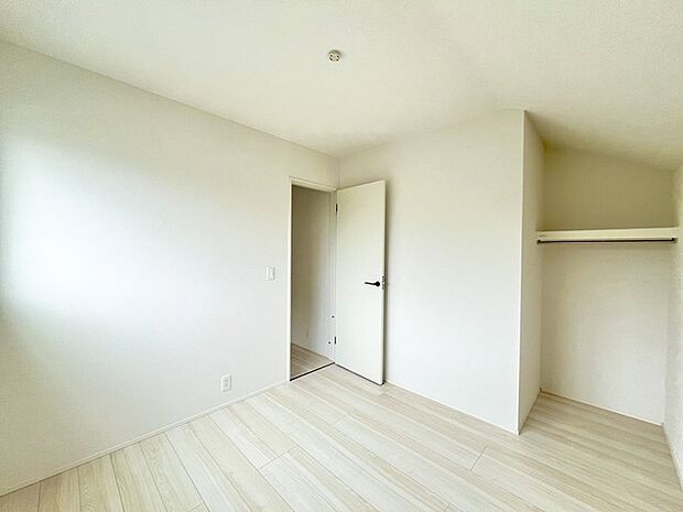 2面採光を確保した明るい室内は、爽やかな風を感じる居心地の良い空間です。 