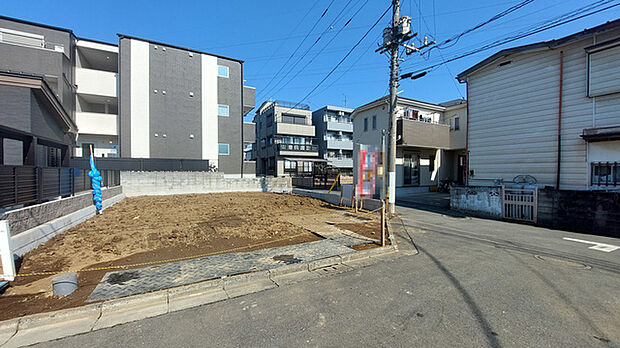 南道路に面しており日中もたくさんの陽が入ります。風通りや周辺環境など実際に現地にてご確認ください。