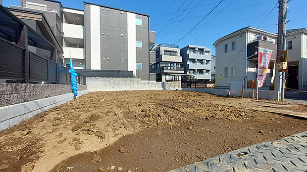 戸建てが立ち並ぶ静かな住宅街。四季折々の移り変わりを感じながら自然と楽しみ、暮らす、そんな毎日を日々の中で感じられる住環境