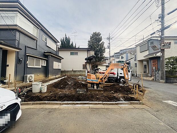 カースペースは1台駐車できます。車庫の出し入れのしやすさなど、実際に現地にてご確認ください。 