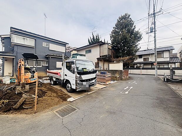戸建てが立ち並ぶ静かな住宅街。四季折々の移り変わりを感じながら自然と楽しみ、暮らす、そんな毎日を日々の中で感じられる住環境