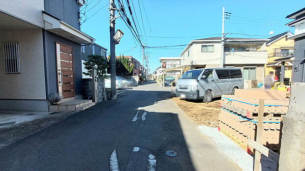 戸建てが立ち並ぶ静かな住宅街。四季折々の移り変わりを感じながら自然と楽しみ、暮らす、そんな毎日を日々の中で感じられる住環境