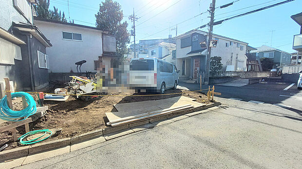 カースペースは1台駐車できます。車庫の出し入れのしやすさなど、実際に現地にてご確認ください。 