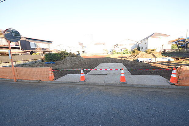 戸建てが立ち並ぶ静かな住宅街。四季折々の移り変わりを感じながら自然と楽しみ、暮らす、そんな毎日を日々の中で感じられる住環境