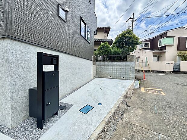 カースペースは1台駐車できます。車庫の出し入れのしやすさなど、実際に現地にてご確認ください。 