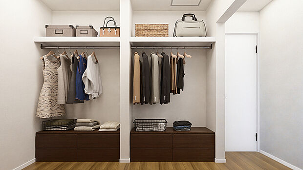 2階の主寝室には広々としたウォークインクローゼットあり！ 衣服はもちろん、大きなお荷物もたくさん収納できる便利空間です。