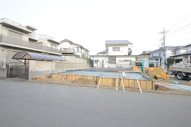 セカンドカーや来客時にも便利なカースペース2台分ございます。