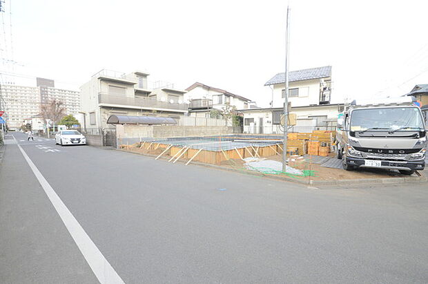 南道路に面しており日中もたくさんの陽が入ります。風通りや周辺環境など実際に現地にてご確認ください。