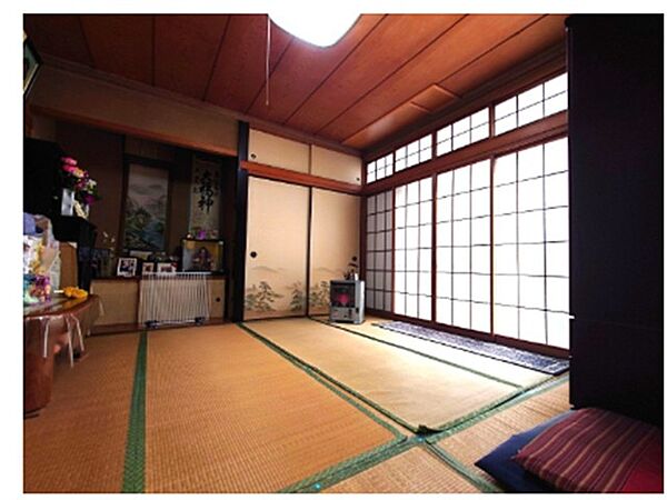 和室があるとやはりどこか心落ち着いてしまいます。客間としてもちょうど良い8帖。