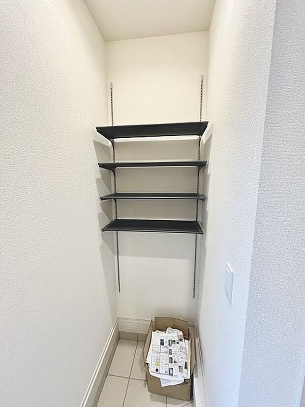 土間収納付きでベビーカーやゴルフバック、お子様のおもちゃもスッキリ収納できます。