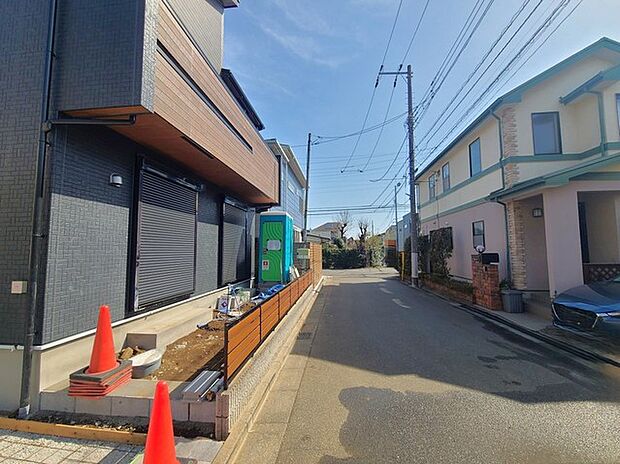 戸建てが立ち並ぶ静かな住宅街。四季折々の移り変わりを感じながら自然と楽しみ、暮らす、そんな毎日を日々の中で感じられる住環境