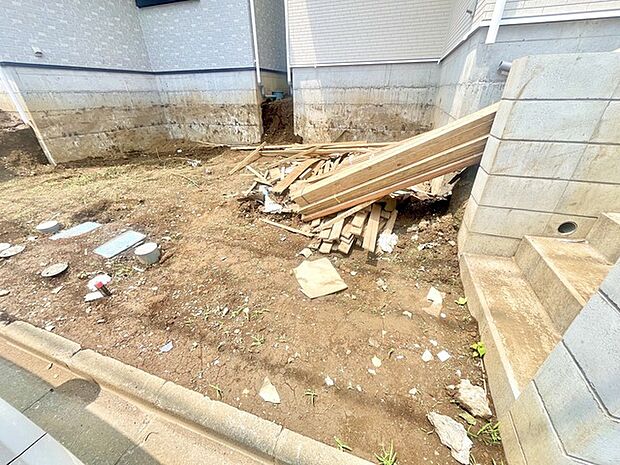 カースペースは1台駐車できます。車庫の出し入れのしやすさなど、実際に現地にてご確認ください。 