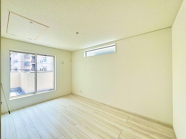 窓から眺める風景は一日の疲れを癒すヒーリングを奏でる、心地の良い時間を演出してくれます。室内も重要ですが、周りの環境もマイホーム選びの大事なポイント