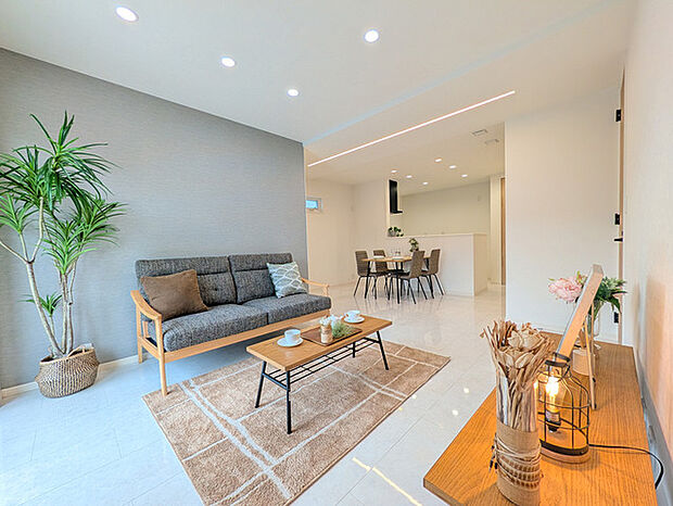 夕食の時間。家族、友人、両親、親戚との会話がより料理を美味しくしてくれる。あっという間に時間が過ぎてしまう居心地の良さは、普段はほっとする空間としてここにあります。