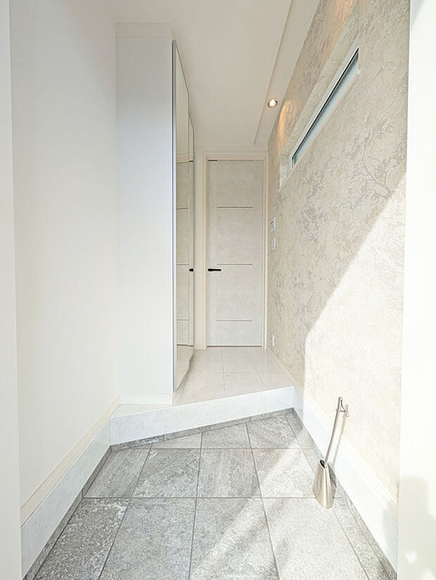 お客様をお迎えする玄関、お家の出入りもスムーズに行えます。 