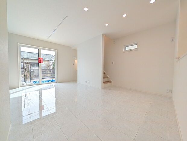 夕食の時間。家族、友人、両親、親戚との会話がより料理を美味しくしてくれる。あっという間に時間が過ぎてしまう居心地の良さは、普段はほっとする空間としてここにあります。 