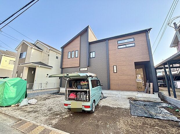 セカンドカーや来客時にも便利なカースペース2台分ございます。