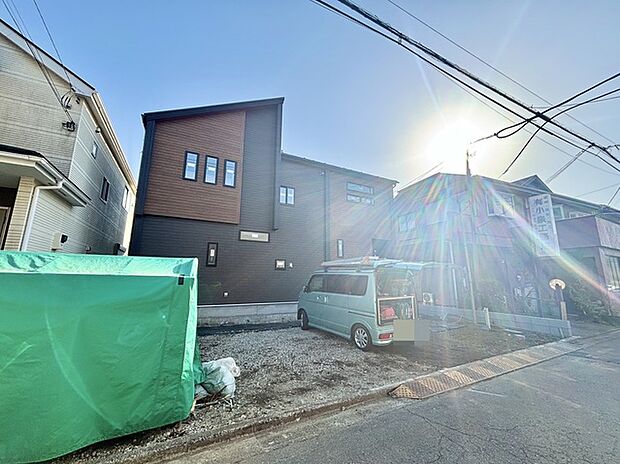 戸建てが立ち並ぶ静かな住宅街。四季折々の移り変わりを感じながら自然と楽しみ、暮らす、そんな毎日を日々の中で感じられる住環境