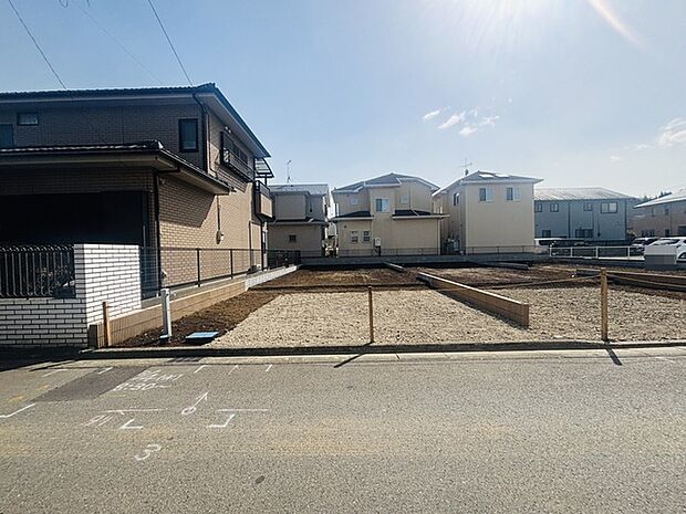 セカンドカーや来客時にも便利なカースペース2台分ございます。 