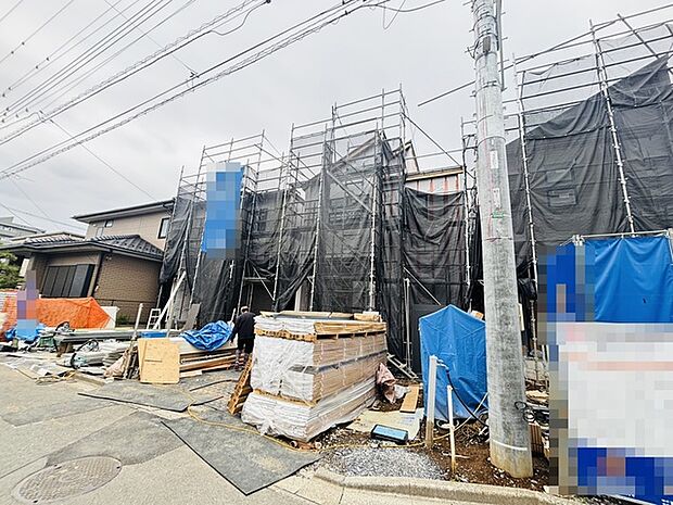 戸建てが立ち並ぶ静かな住宅街。四季折々の移り変わりを感じながら自然と楽しみ、暮らす、そんな毎日を日々の中で感じられる住環境 