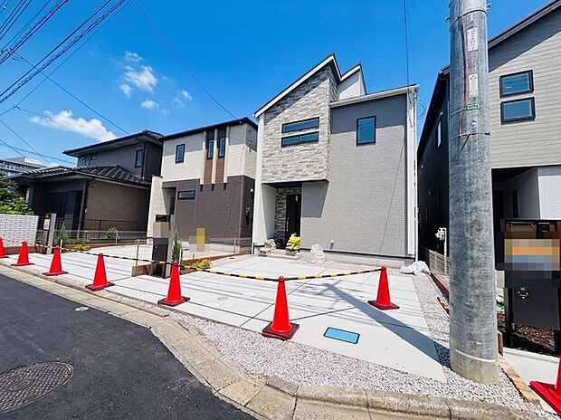 セカンドカーや来客時にも便利なカースペース2台分ございます。 