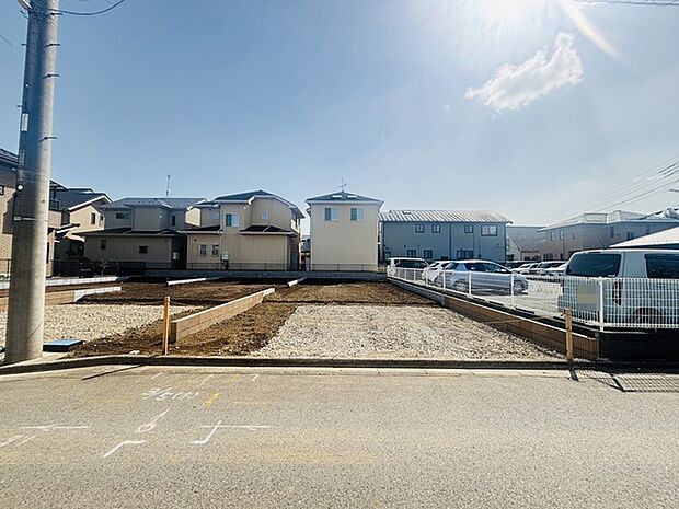 セカンドカーや来客時にも便利なカースペース2台分ございます。