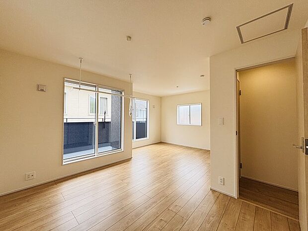 衣類の整理整頓に嬉しいクローゼット付きのお部屋。お子様のお部屋としても便利です。 