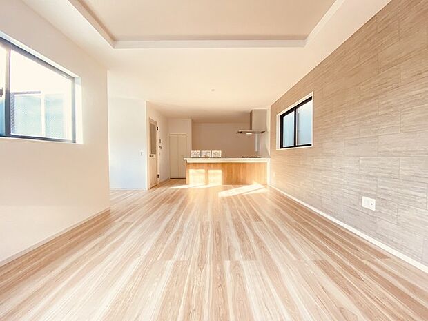 家族が一番集まる場所だから広々としつつも素敵な空間であって欲しい。皆がくつろぐリビングからキッチンまでが一つに繋がる空間。