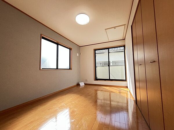 2面採光を確保した明るい室内は、爽やかな風を感じる居心地の良い空間です。