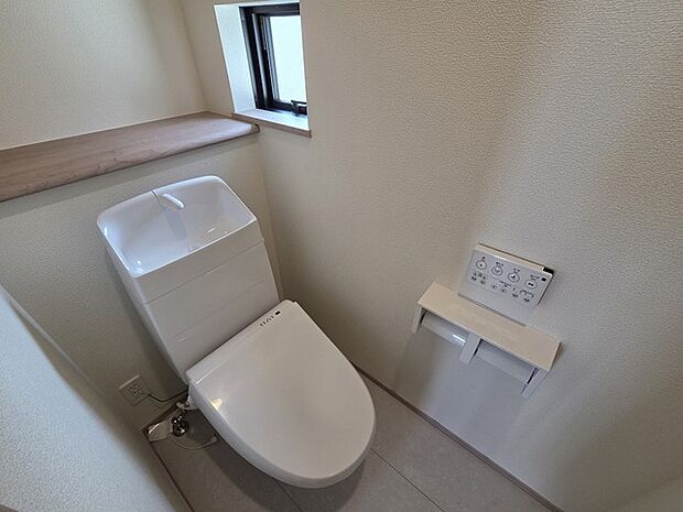 1.2階にそれぞれトレイがございます。朝の混雑時に分散して利用できるほか、ゲスト用としても使い分けることもできます。 