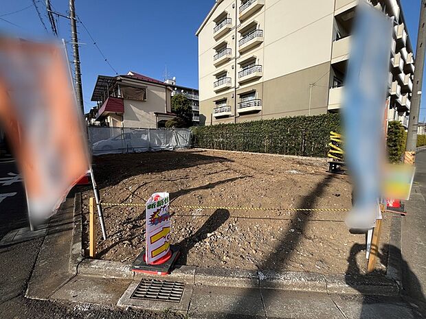 戸建てが立ち並ぶ静かな住宅街。四季折々の移り変わりを感じながら自然と楽しみ、暮らす、そんな毎日を日々の中で感じられる住環境 