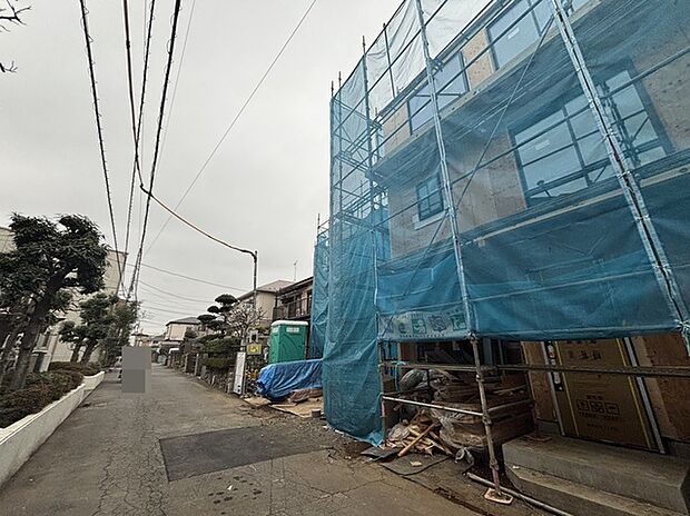 カースペースは1台駐車できます。車庫の出し入れのしやすさなど、実際に現地にてご確認ください。