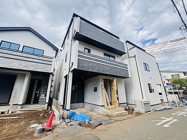 カースペースは1台駐車できます。車庫の出し入れのしやすさなど、実際に現地にてご確認ください。