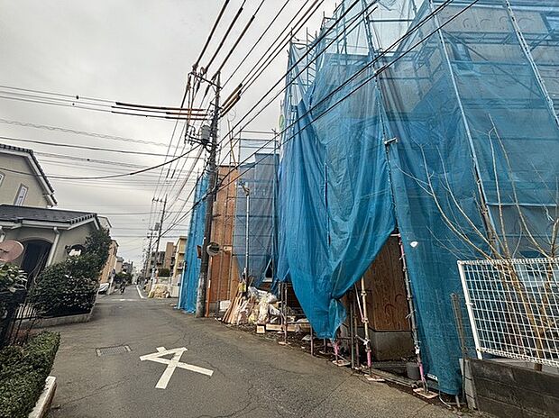 カースペースは1台駐車できます。車庫の出し入れのしやすさなど、実際に現地にてご確認ください。