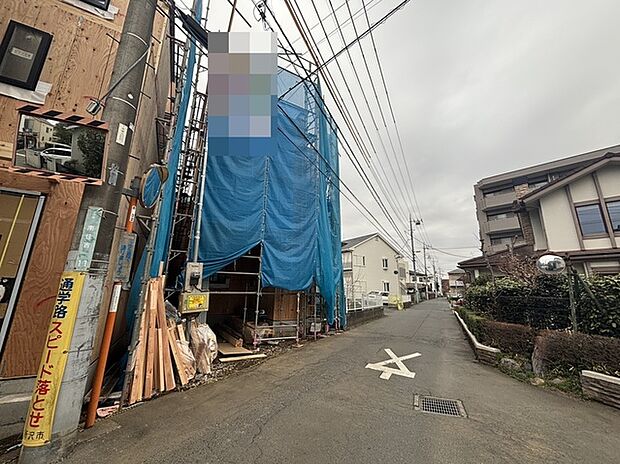 戸建てが立ち並ぶ静かな住宅街。四季折々の移り変わりを感じながら自然と楽しみ、暮らす、そんな毎日を日々の中で感じられる住環境