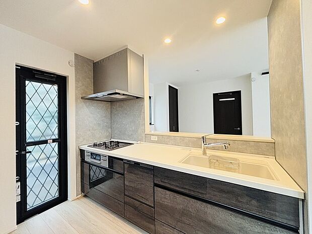 家事時間を短縮できる食洗器付き、毎日の負担を減らしてお料理を楽しめる嬉しい設備です。