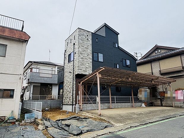 セカンドカーや来客時にも便利なカースペース2台分ございます。