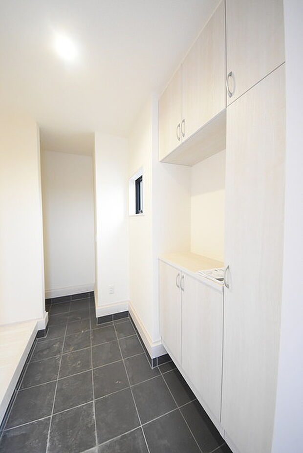 お客様をお迎えする玄関、お家の出入りもスムーズに行えます。