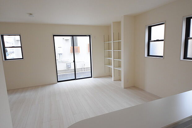 家族が一番集まる場所だから広々としつつも素敵な空間であって欲しい。皆がくつろぐリビングからキッチンまでが一つに繋がる空間。