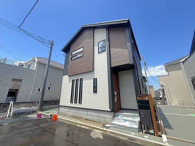 戸建てが立ち並ぶ静かな住宅街。四季折々の移り変わりを感じながら自然と楽しみ、暮らす、そんな毎日を日々の中で感じられる住環境 