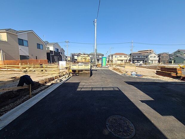 戸建てが立ち並ぶ静かな住宅街。四季折々の移り変わりを感じながら自然と楽しみ、暮らす、そんな毎日を日々の中で感じられる住環境