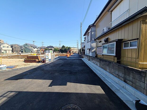 戸建てが立ち並ぶ静かな住宅街。四季折々の移り変わりを感じながら自然と楽しみ、暮らす、そんな毎日を日々の中で感じられる住環境
