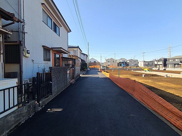 戸建てが立ち並ぶ静かな住宅街。四季折々の移り変わりを感じながら自然と楽しみ、暮らす、そんな毎日を日々の中で感じられる住環境