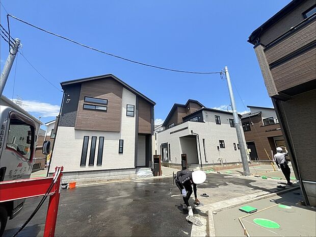 6m幅員の道路に面しておりお車の運転が苦手な方でも安心して出入りいただけます。 