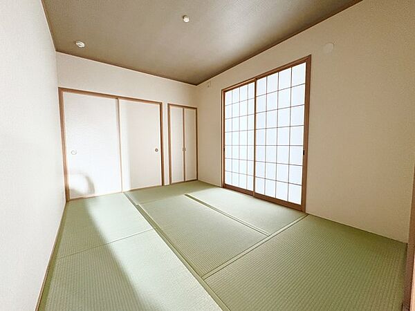和室があるとやはりどこか心落ち着いてしまいます。客間としてもちょうど大きさ。