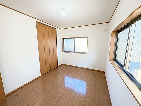 2面採光を確保した明るい室内は、爽やかな風を感じる居心地の良い空間です。