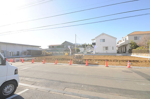 戸建てが立ち並ぶ静かな住宅街。四季折々の移り変わりを感じながら自然と楽しみ、暮らす、そんな毎日を日々の中で感じられる住環境