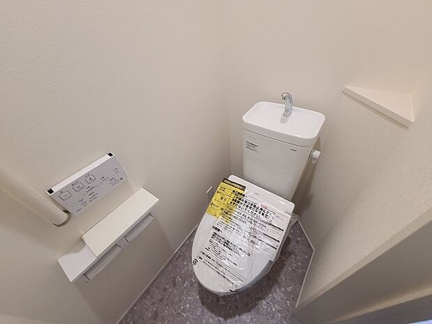 1.2階にそれぞれトレイがございます。朝の混雑時に分散して利用できるほか、ゲスト用としても使い分けることもできます。 