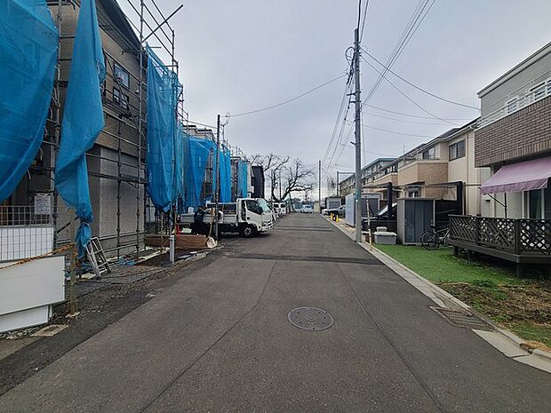 戸建てが立ち並ぶ静かな住宅街。四季折々の移り変わりを感じながら自然と楽しみ、暮らす、そんな毎日を日々の中で感じられる住環境
